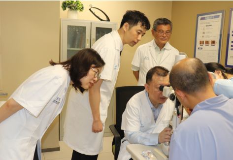 京鄂閩專家團(tuán)再次匯聚福州愛爾眼科疑難眼病診療平臺(tái),聯(lián)合會(huì)診為患者破除疑難