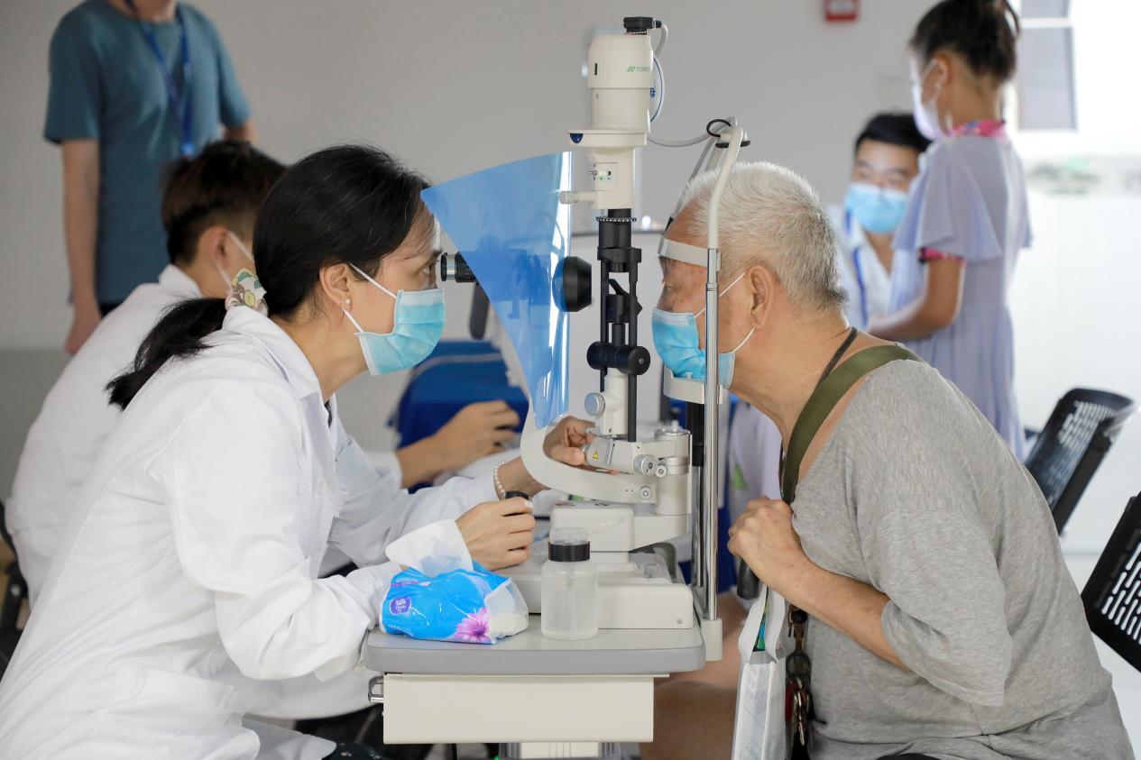 深圳?，斞劭茢y手皇崗社區(qū)黨群服務(wù)中心開展眼健康義診活動(dòng)